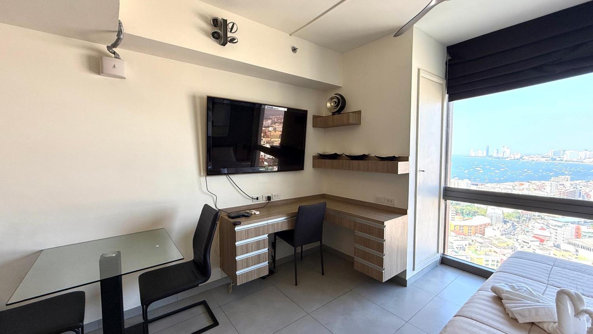 Unixx Seaview Pattaya