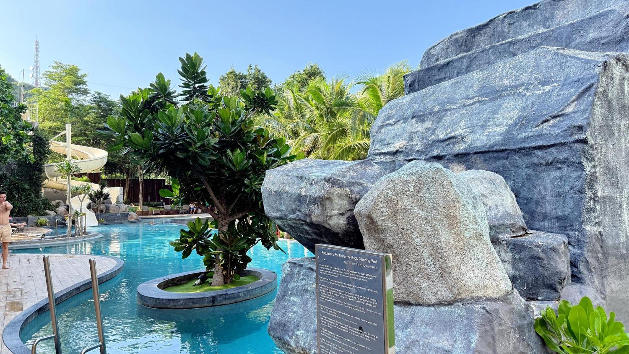 Unixx Seaview Aparthotel Pattaya